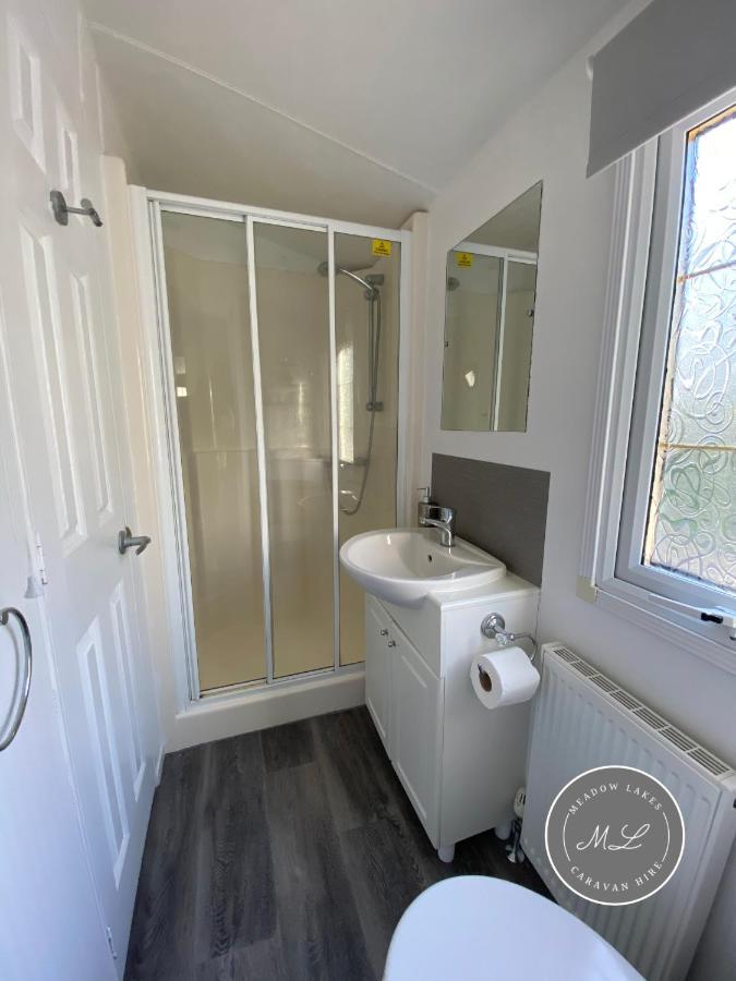 Palm Grove 2- Golden Palm - Pet Friendly, Wifi, Bed Linen, Central Heating - Meadow Lakes Caravan & Lodge Hire Chapel St. Leonards Exterior foto